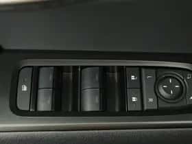 Lexus UX (2026) thumbnail 11