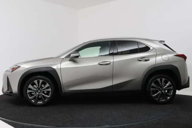 Lexus UX (2026) thumbnail 3