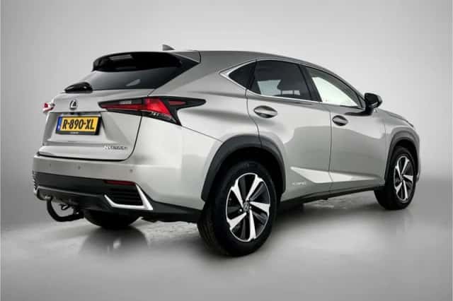 Lexus NX (2021) thumbnail 2