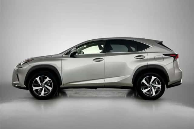 Lexus NX (2021) thumbnail 3