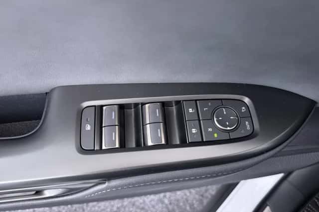 Lexus RZ (2026) thumbnail 4