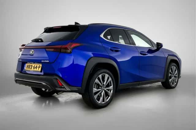 Lexus UX (2023) thumbnail 2