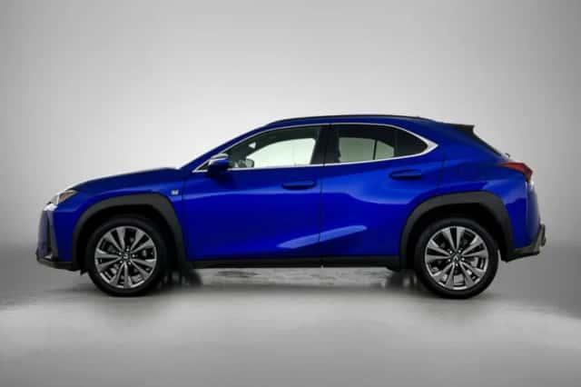 Lexus UX (2023) thumbnail 3