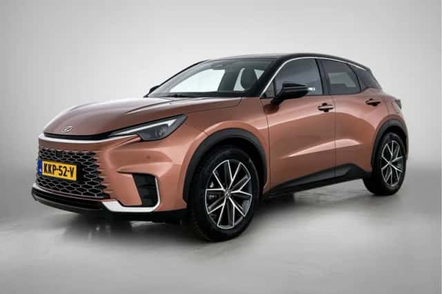 Lexus LBX (2025) thumbnail 1