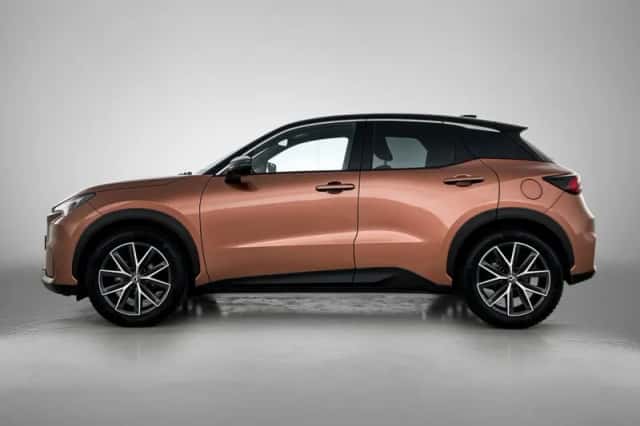 Lexus LBX (2025) thumbnail 3