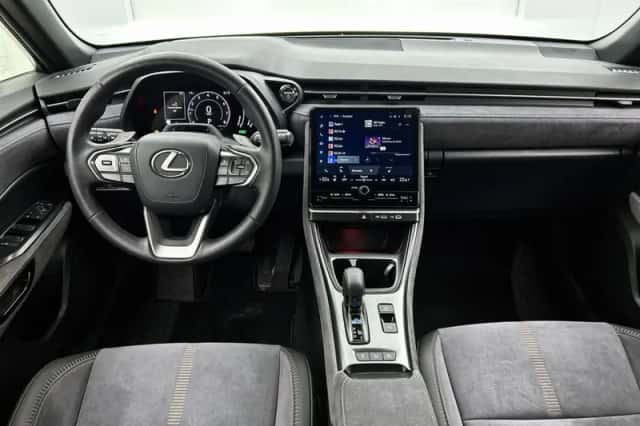 Lexus LBX (2025) thumbnail 4