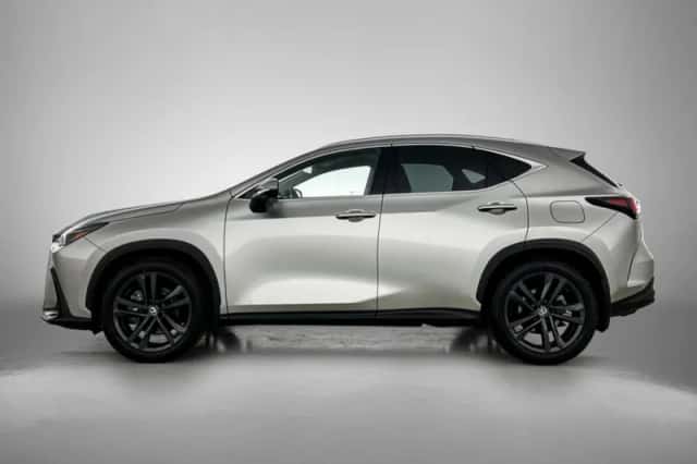 Lexus NX (2025) thumbnail 3