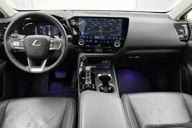 Lexus NX (2025) thumbnail 4