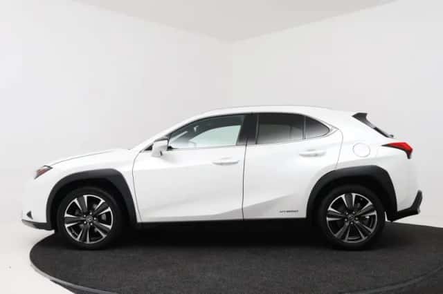 Lexus UX (2021) thumbnail 3
