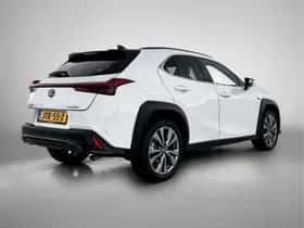 Lexus UX (2024) thumbnail 2