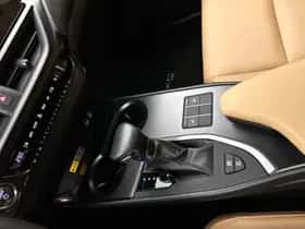 Lexus UX (2024) thumbnail 11