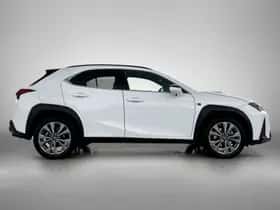 Lexus UX (2024) thumbnail 12