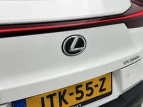 Lexus UX (2024) thumbnail 19