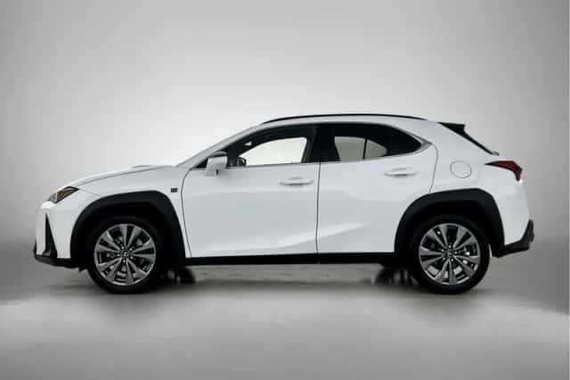 Lexus UX (2024) thumbnail 3