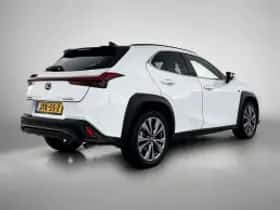 Lexus UX (2024) thumbnail 3