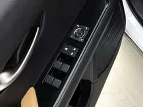Lexus UX (2024) thumbnail 22