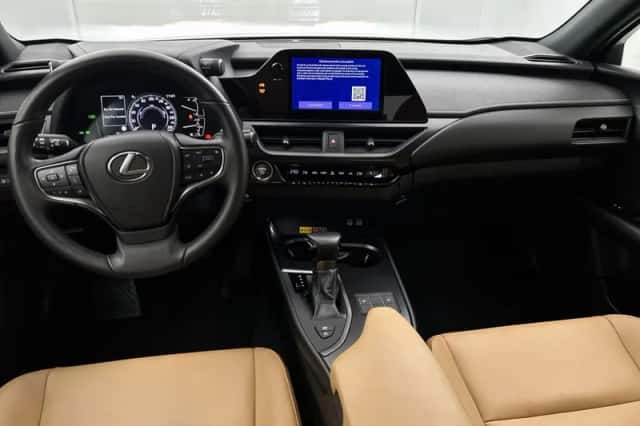 Lexus UX (2024) thumbnail 4