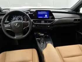 Lexus UX (2024) thumbnail 5