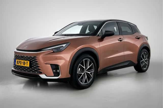 Lexus LBX (2024) thumbnail 1