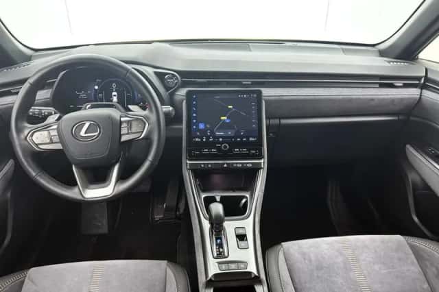 Lexus LBX (2024) thumbnail 4