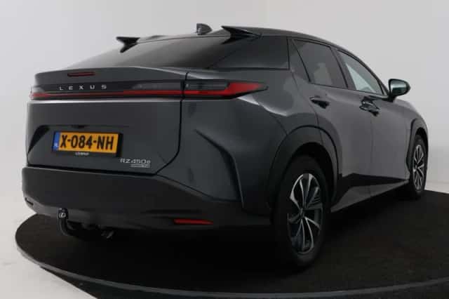 Lexus RZ (2023) thumbnail 2