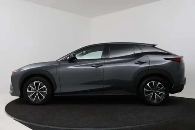Lexus RZ (2023) thumbnail 3