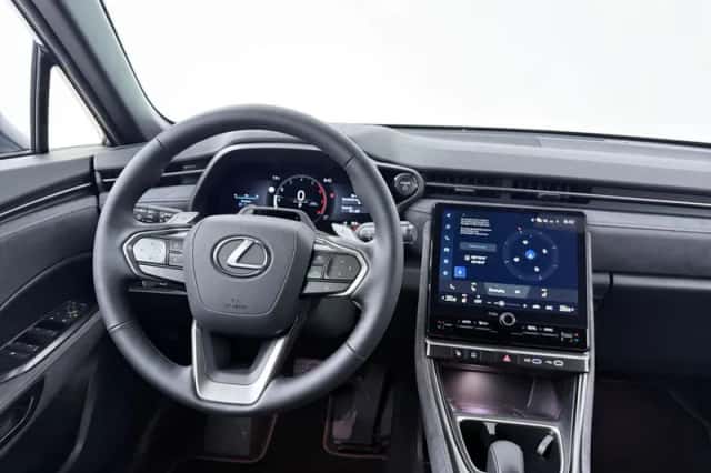 Lexus LBX (2026) thumbnail 6
