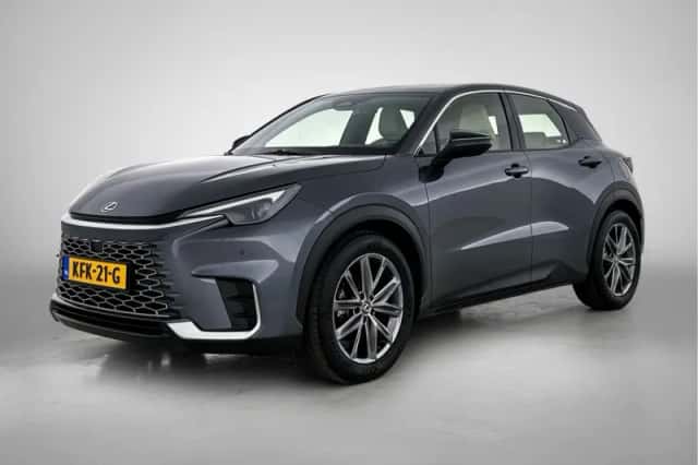 Lexus LBX (2024) thumbnail 1