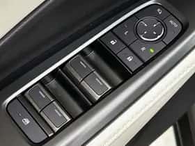 Lexus LBX (2024) thumbnail 22