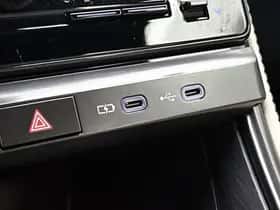 Lexus LBX (2024) thumbnail 24
