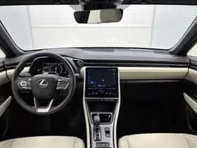 Lexus LBX (2024) thumbnail 4