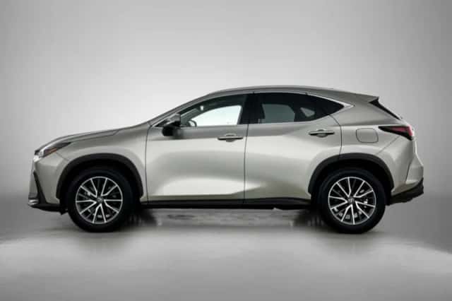 Lexus NX (2025) thumbnail 3
