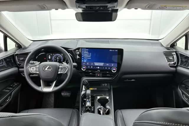 Lexus NX (2025) thumbnail 4