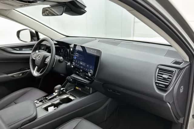 Lexus NX (2025) thumbnail 6