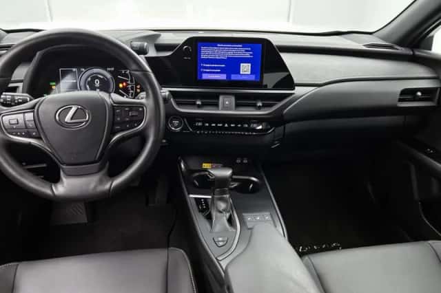 Lexus UX (2024) thumbnail 4