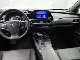 Lexus UX (2024) thumbnail 4