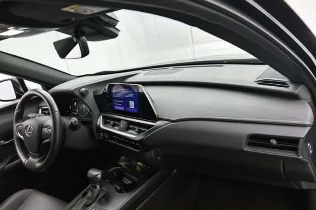 Lexus UX (2024) thumbnail 6