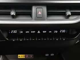 Lexus UX (2024) thumbnail 9