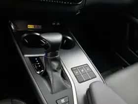 Lexus UX (2024) thumbnail 10