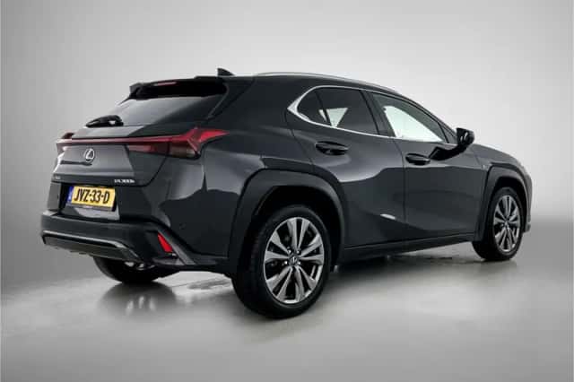 Lexus UX (2024) thumbnail 2