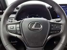 Lexus UX (2024) thumbnail 17