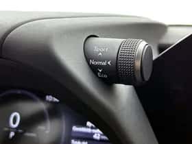 Lexus UX (2024) thumbnail 26
