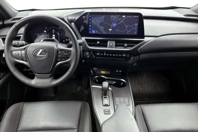 Lexus UX (2024) thumbnail 4