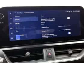 Lexus UX (2024) thumbnail 35