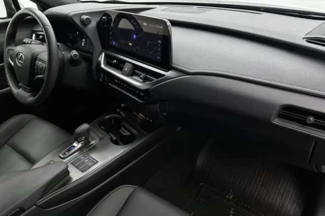 Lexus UX (2024) thumbnail 6