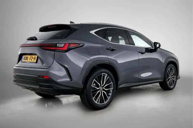 Lexus NX (2022) thumbnail 2