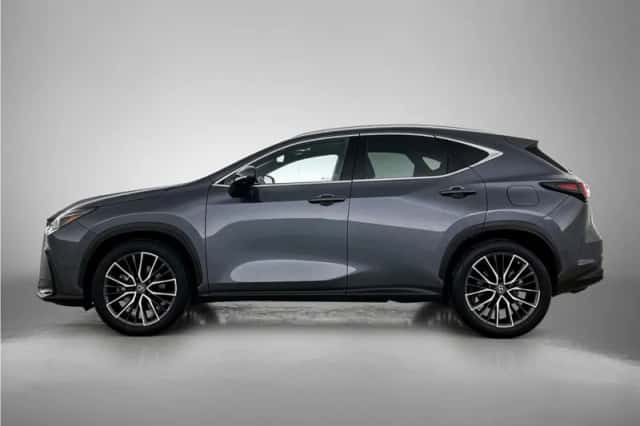 Lexus NX (2022) thumbnail 3