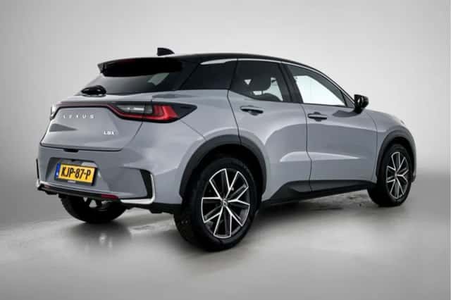 Lexus LBX (2025) thumbnail 2