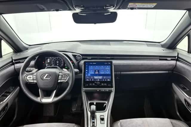 Lexus LBX (2025) thumbnail 4