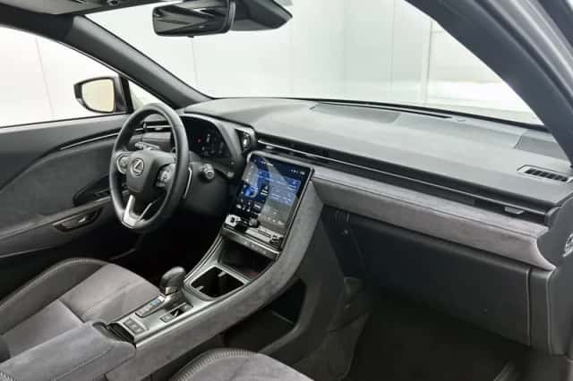 Lexus LBX (2025) thumbnail 6